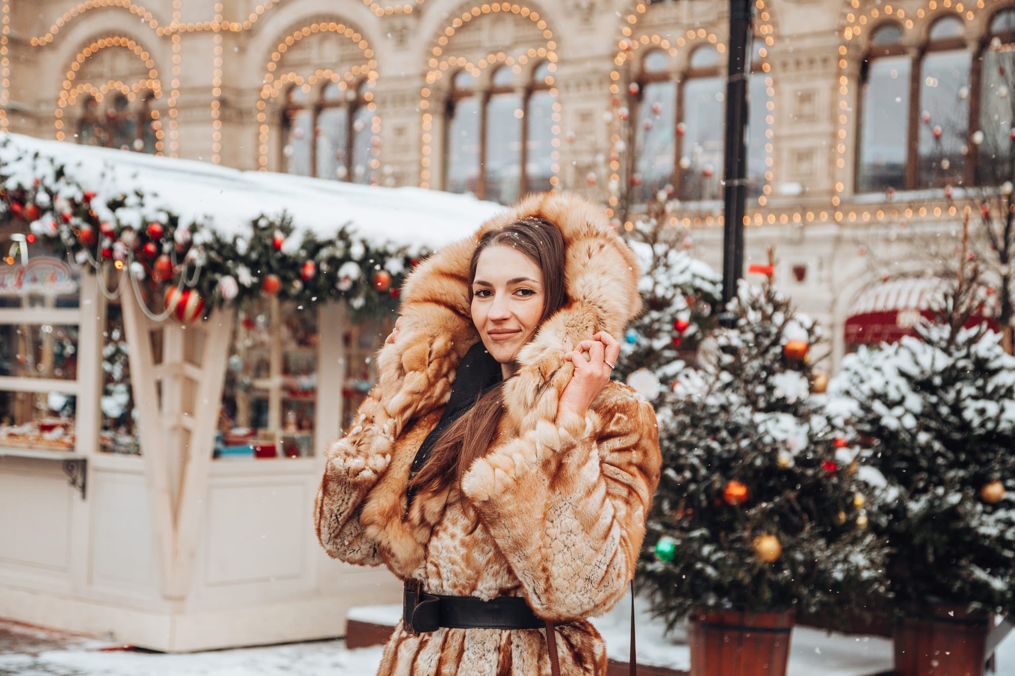Festive Christmas market: Woman in fur coat poses for a winter photoshoot | Talented photographer captures seasonal photos